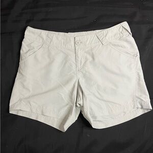 Columbia PFG Womens Performance Light Grey Shorts Size Medium